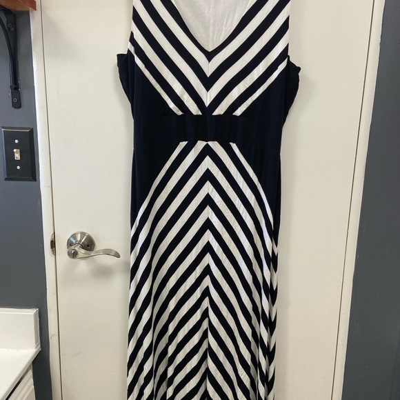 Dana Buchman striped maxi dress size 14 - Picture 5 of 6